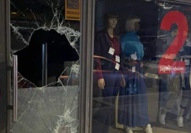 Oleada de robos en Ripollet: dos ladrones detenidos y dos agentes heridos en un accidente
