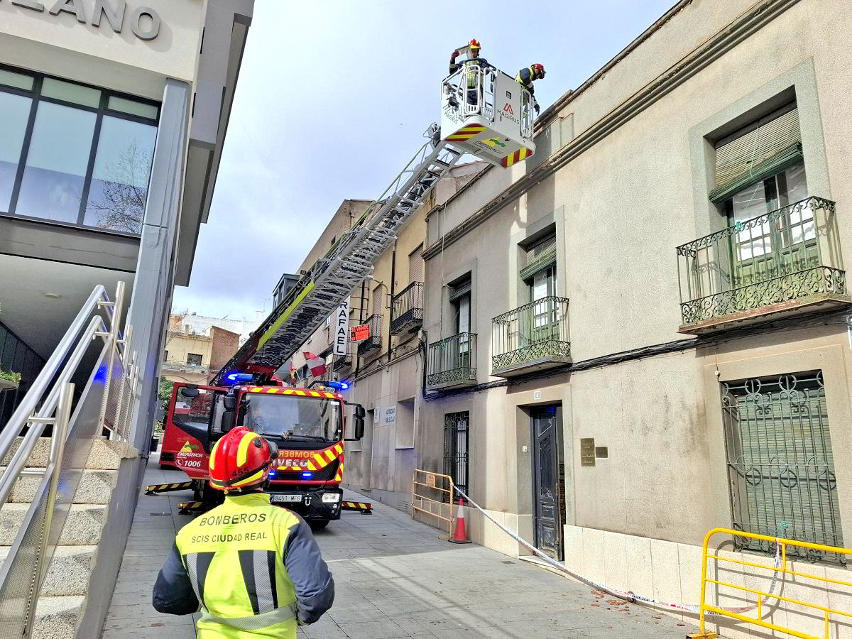 Temporal causa daños en Centro Cultural de Puertollano: Calle Copa cerrada al tráfico