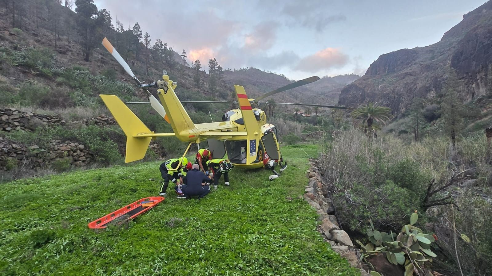 Dos fallecidos y dos mujeres heridas graves tras caer un vehículo a una charca en Gran Canaria