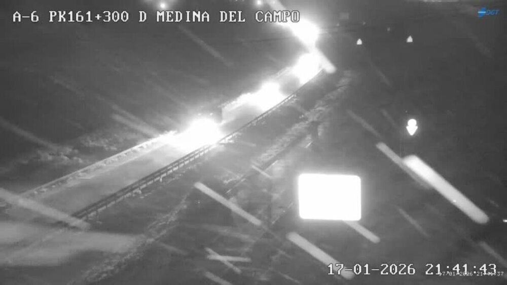 Dos heridos tras la caída de una moto en la A-6 en Medina