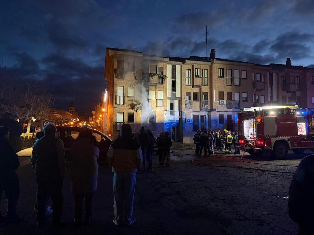Afectadas 3 personas en un incendio de una vivienda en Paredes