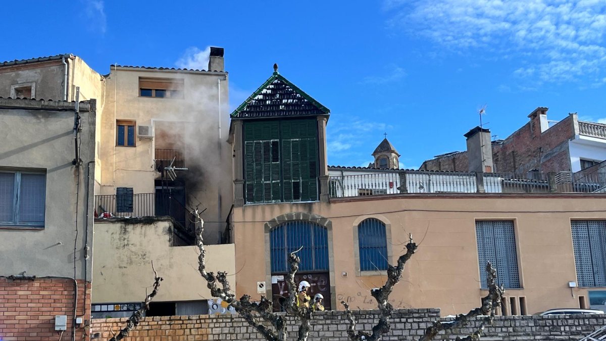 Tres personas resultan heridas en incendio en vivienda de Cervera