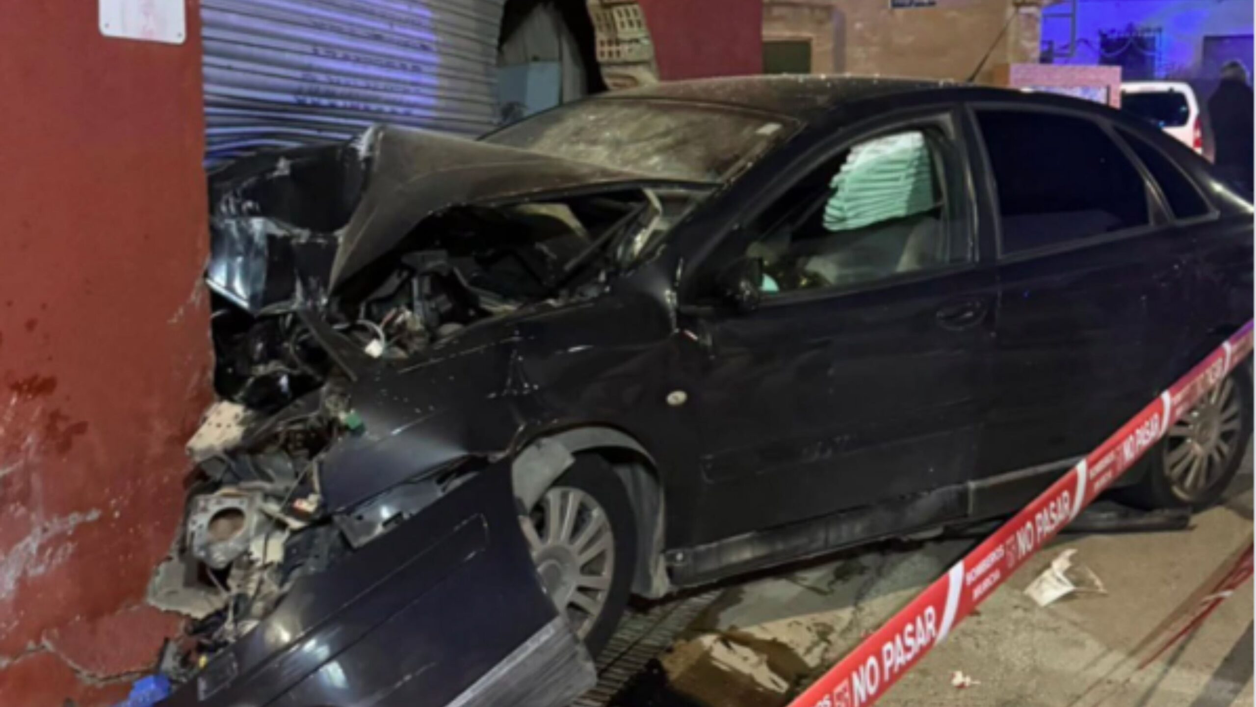 Un coche se estrella contra un edificio en Gea y Truyols y deja un herido