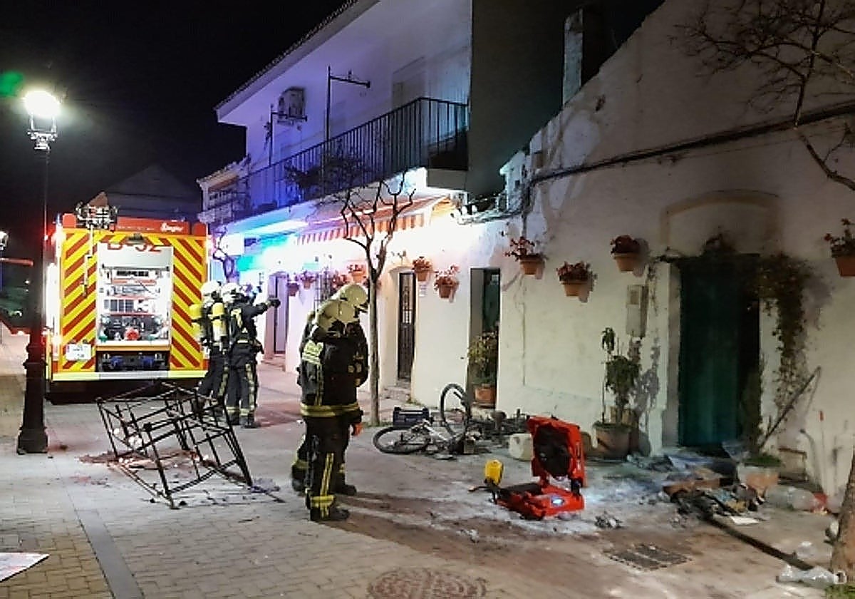 Incendia la casa que 'okupaba' tras liarla en un bar de Estepona: «Cuando salgas te voy a matar»