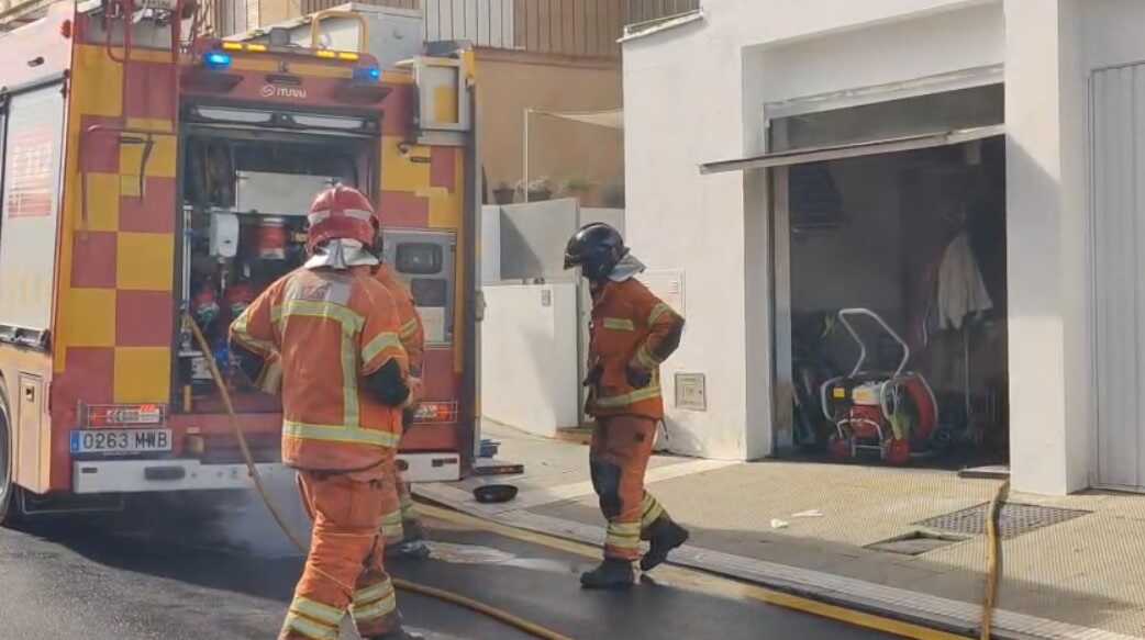Susto tras el incendio en un inmueble de la calle Cocola de Palos
