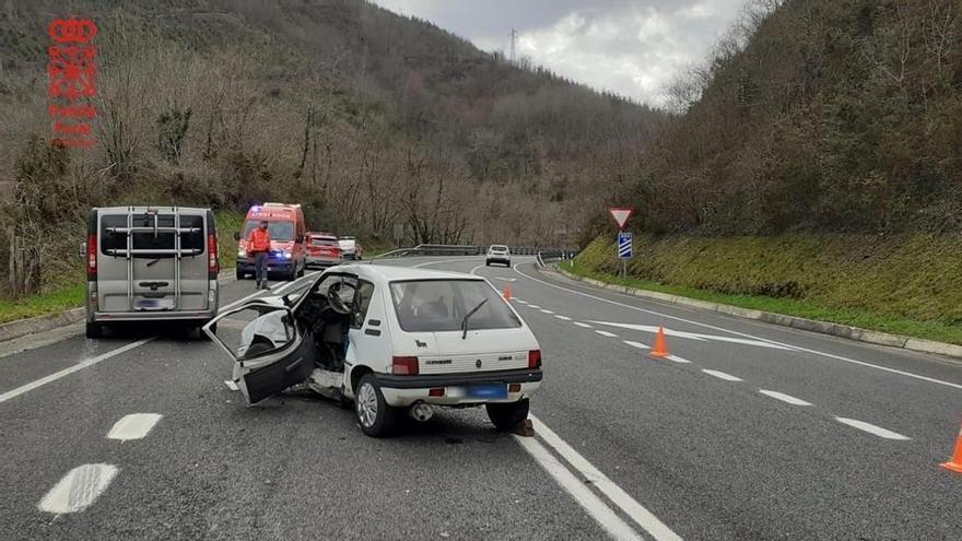 Herido grave en un accidente en la N-121-A en el cruce de Igantzi