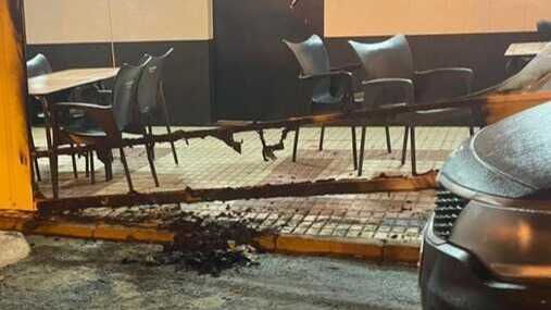 Investigan un incendio intencionado en la terraza de un bar de Almonte