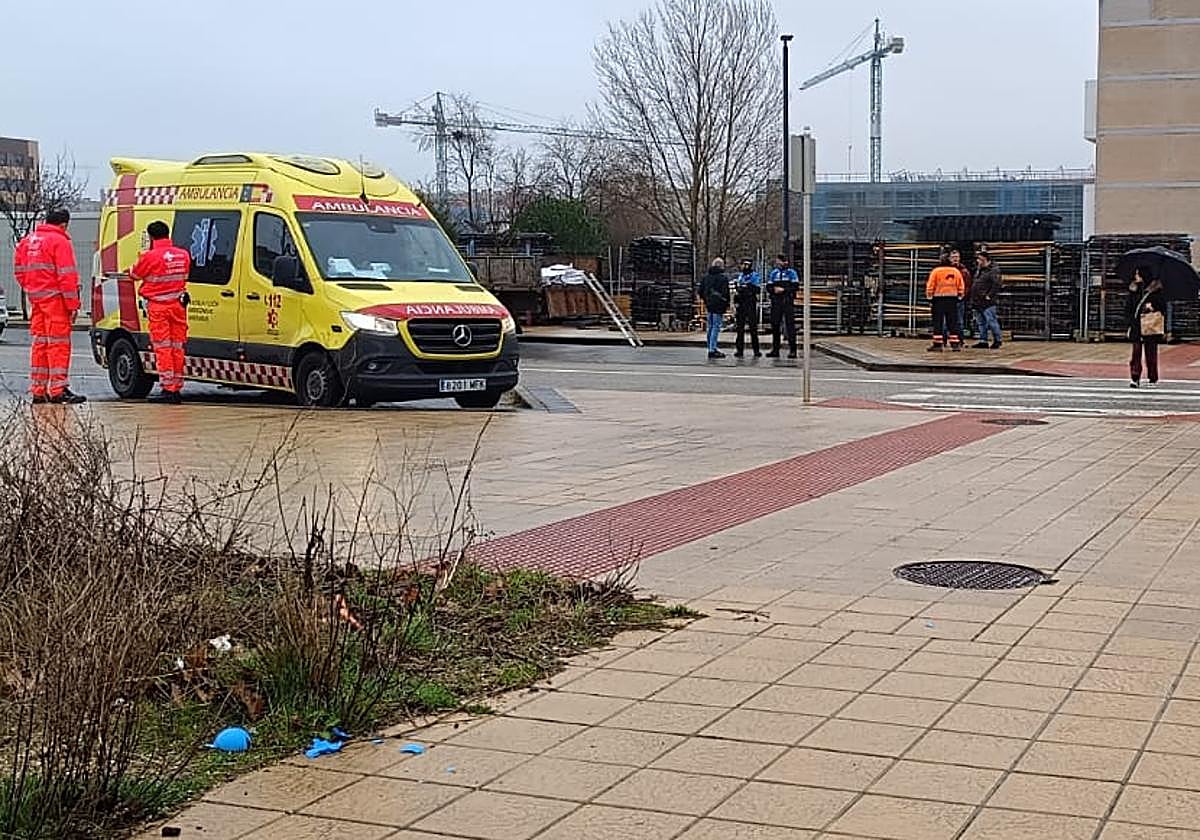 Un trabajador y una pasajera de un bus urbano, heridos tras un accidente con una grúa de obra en Burgos