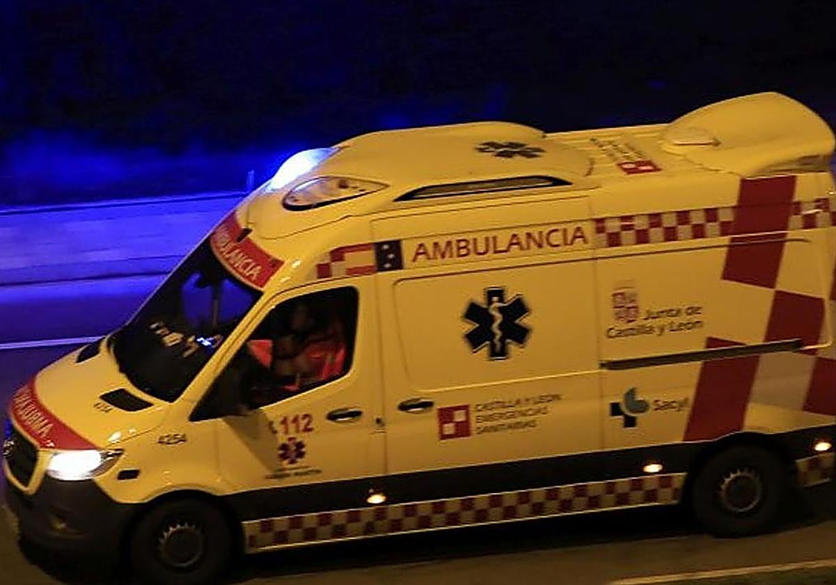 Un joven de 18 años, herido y atrapado en su coche tras chocar contra un árbol en un pueblo de Burgos
