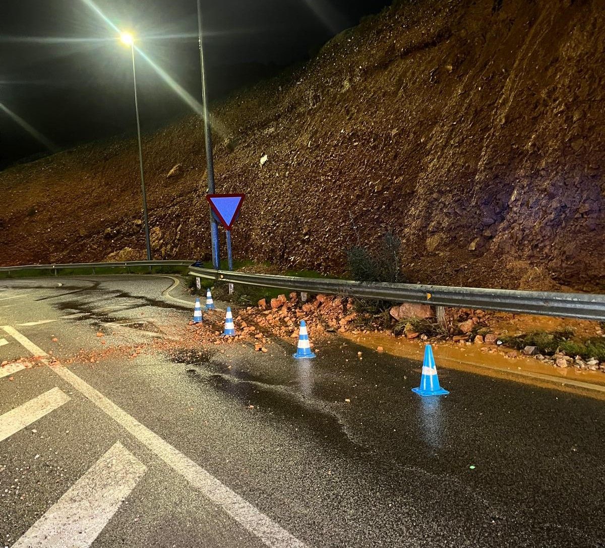 Alerta naranja en Puertollano y comarca por riesgo de inundaciones: Cortadas la Variante del Minero y la carretera de Mestanza