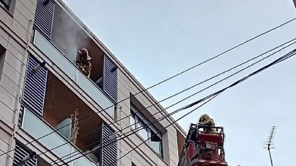 Acceden por el balcón tras una fuga en una caldera