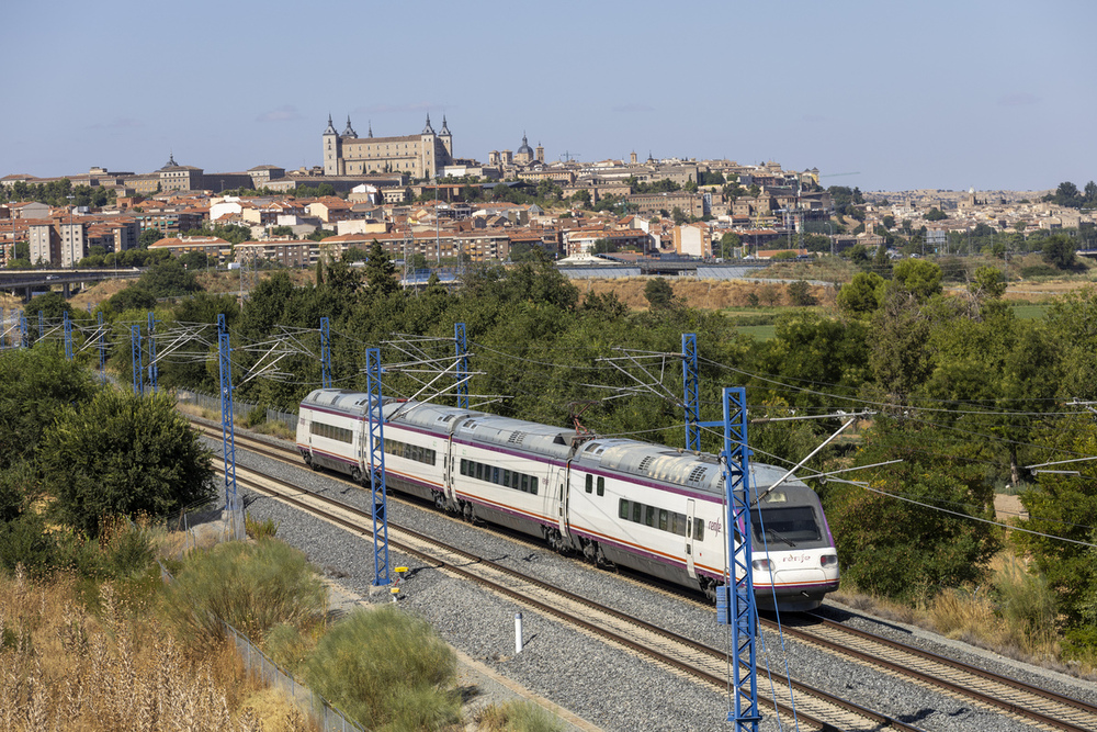 Caída de material en vías de alta velocidad provoca retrasos en Madrid-Toledo y Madrid-Andalucía