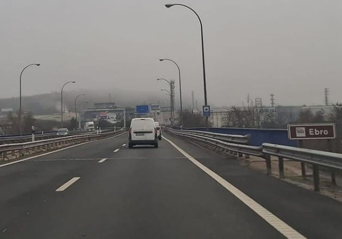 Ciclista herido tras caída en puente sobre el Ebro de la LO-20 en Logroño, este miércoles