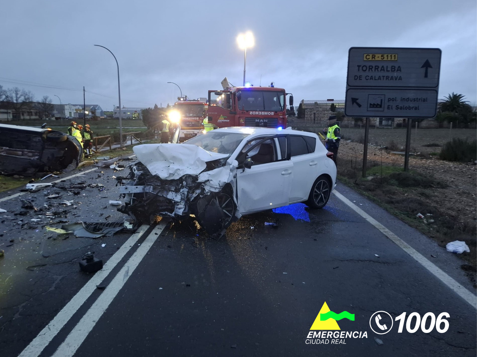 Colisión frontal con dos personas atrapadas en la carretera que une Bolaños con Torralba de Calatrava