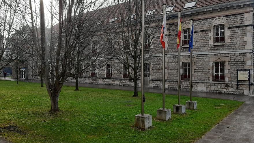 Condenados a 10 años de prisión dos hombres por violar durante meses a un menor en Cantabria