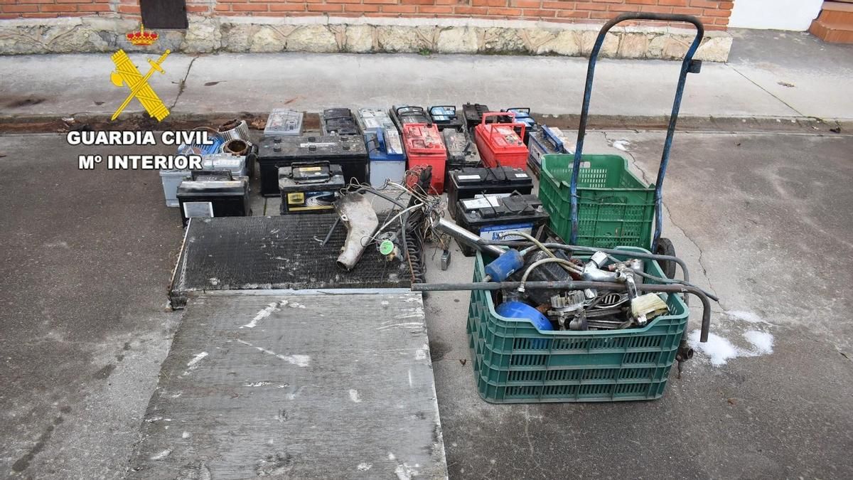 Cuatro detenidos por robo de material en granja avícola en La Robla
