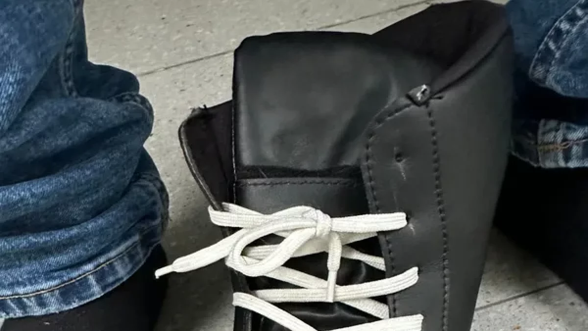 Le chivan con un ‘zapatófono’ el examen teórico de conducir