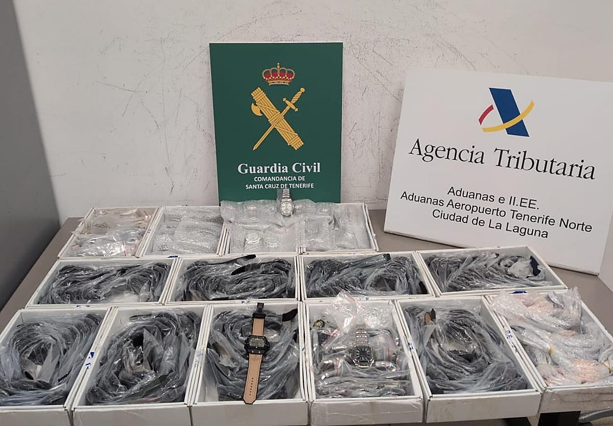 Intervenidos 241 relojes falsificados a un pasajero en el aeropuerto de Tenerife Norte