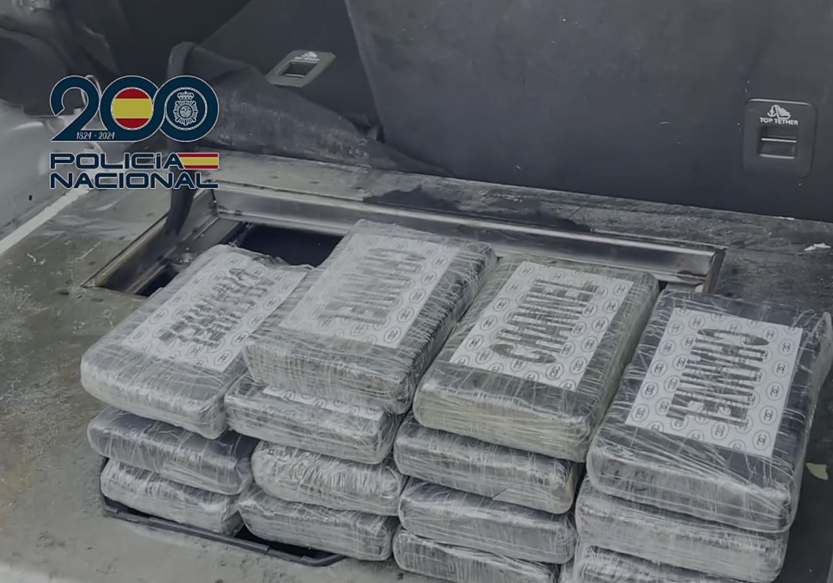 Detenidas 26 personas tras caer una red que transportaba desde Málaga cocaína en vehículos «con un sofisticado sistema de compartimentos ocultos»