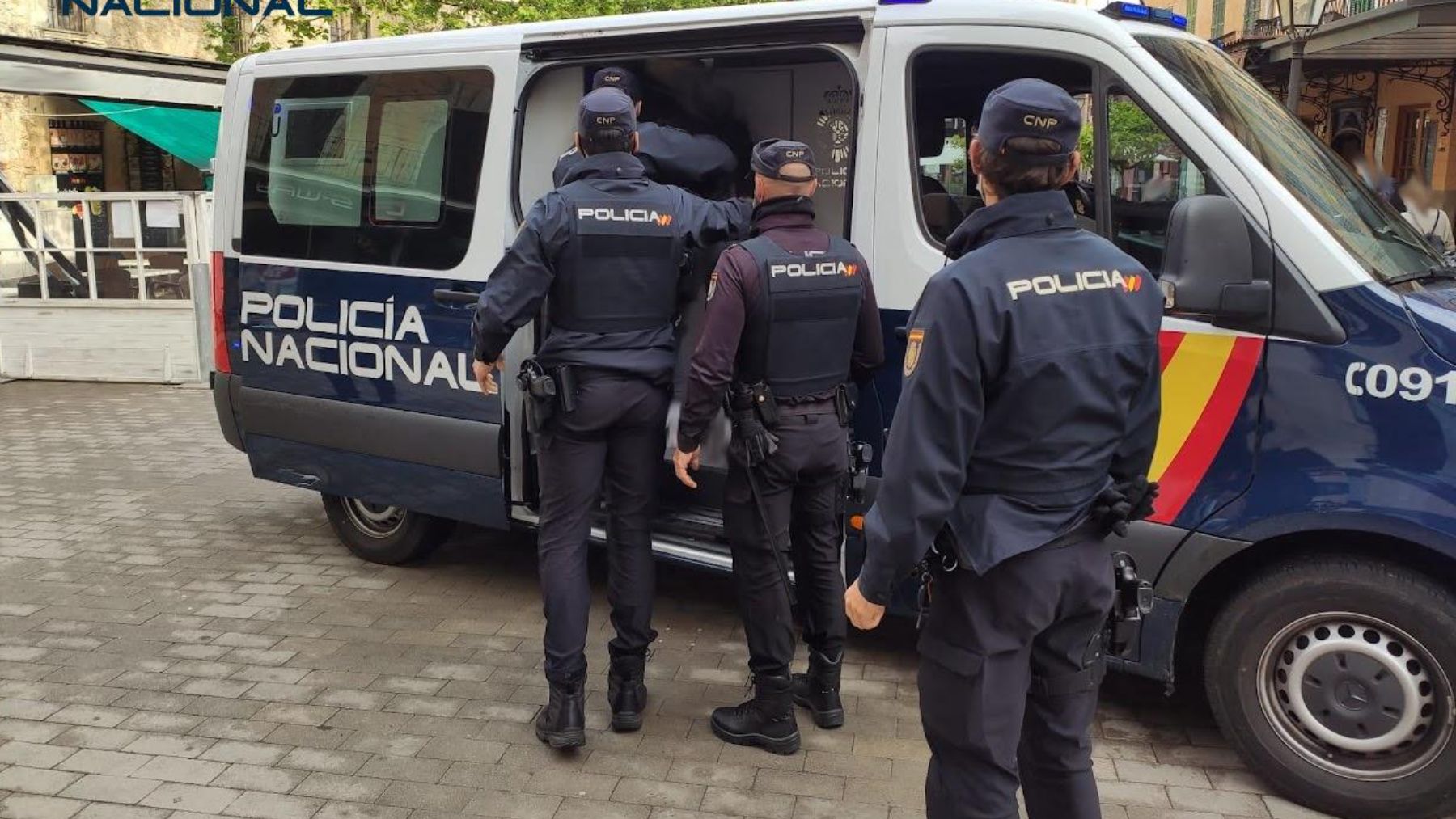 Dos moradores se refugian aterrados al escuchar a un ladrón asaltar su vivienda en Mahón