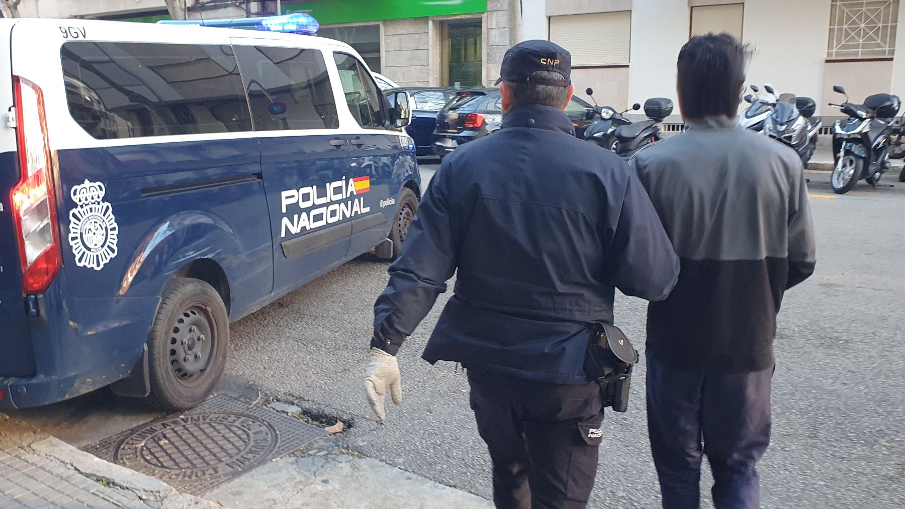 Detenido en Palma un argelino por robar en una furgoneta y amenazar a un vecino con una navaja