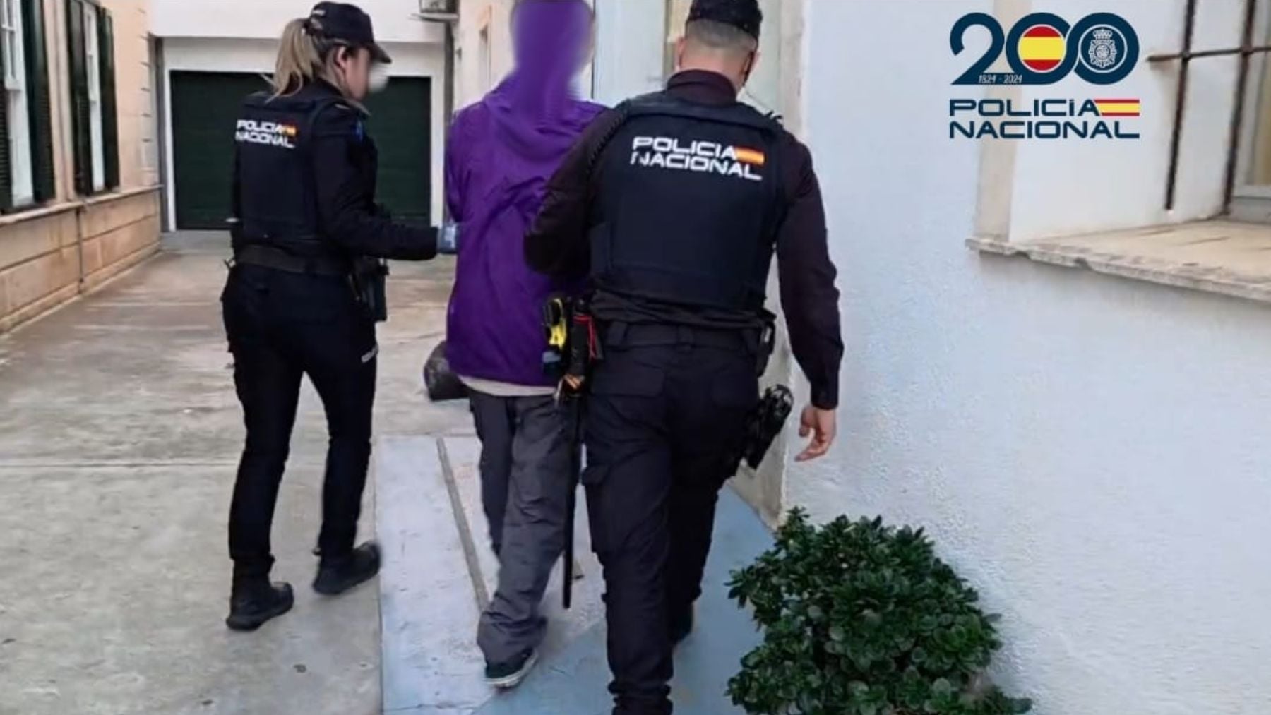 Cae un grafitero muy activo acusado de vandalizar más de 50 veces edificios importantes de Menorca