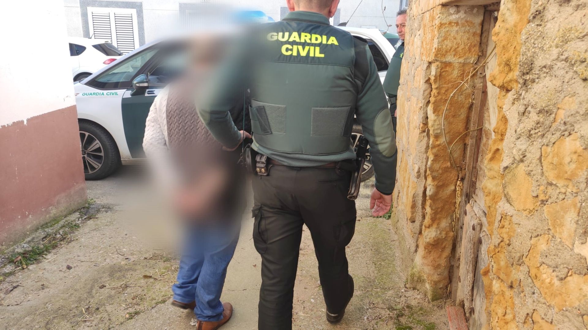 Trasladado a la cárcel de Topas el hombre que mató a puñaladas a su hermano en un pueblo de Zamora
