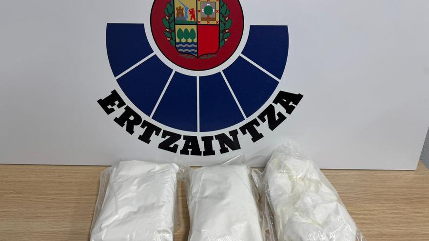 Detienen a dos hombres en Donostia al ser sorprendidos con speed en un coche