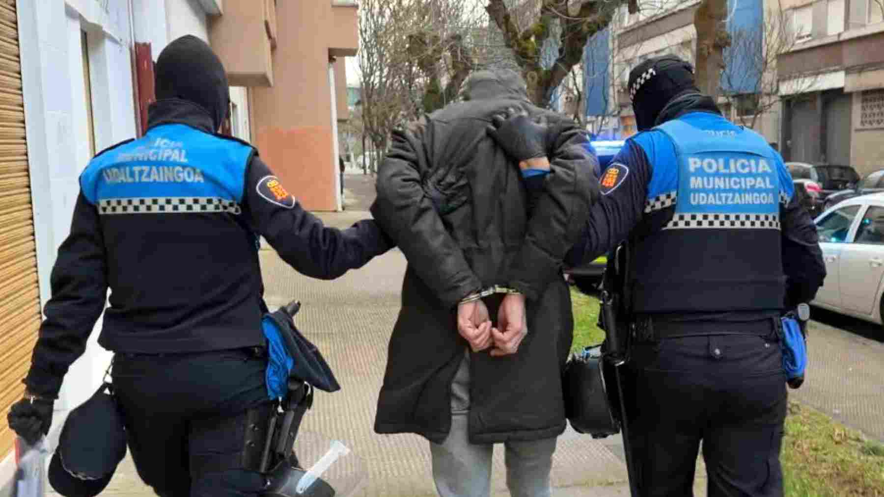 Dos detenidos por el intento de asesinato que dejó a un hombre en la UCI en Pamplona