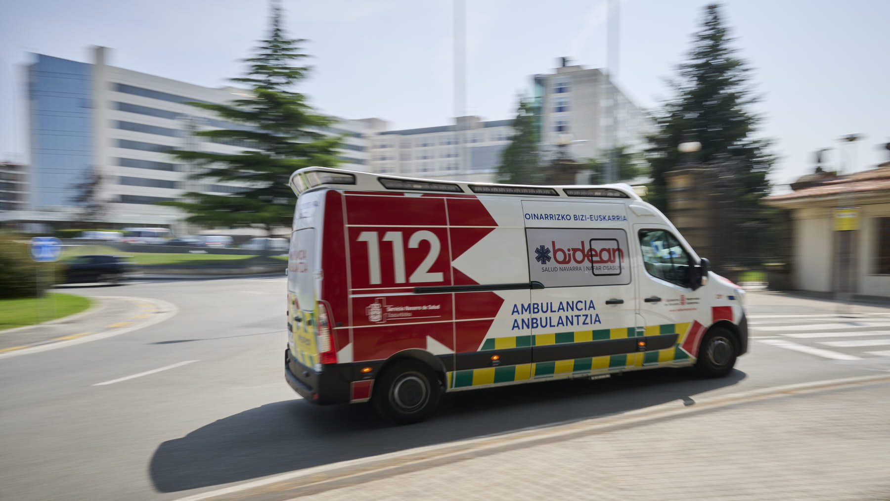 Dos niñas de 7 y 11 años heridas tras un choque entre dos coches en Pamplona