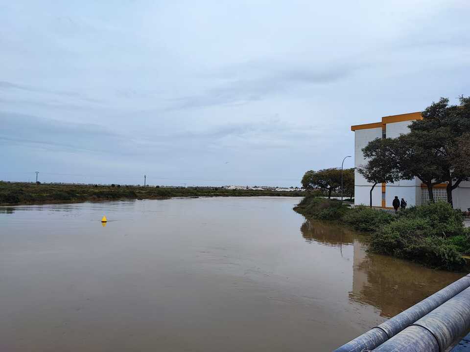 Anuncian el desalojo de la barriada de Canela ante el posible desbordamiento del Guadiana
