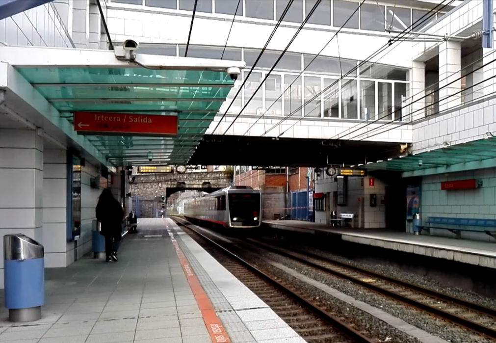 Evacúan tren del Metro de Bilbao en Leioa por explosión de batería de teléfono