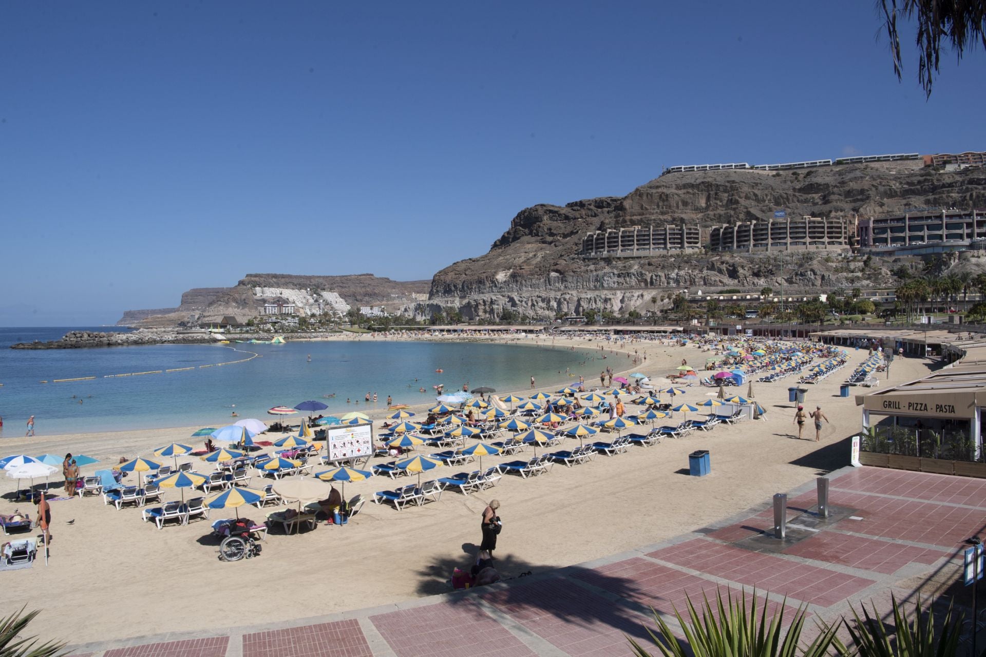 Hallado el cuerpo sin vida de un hombre en la playa de Amadores
