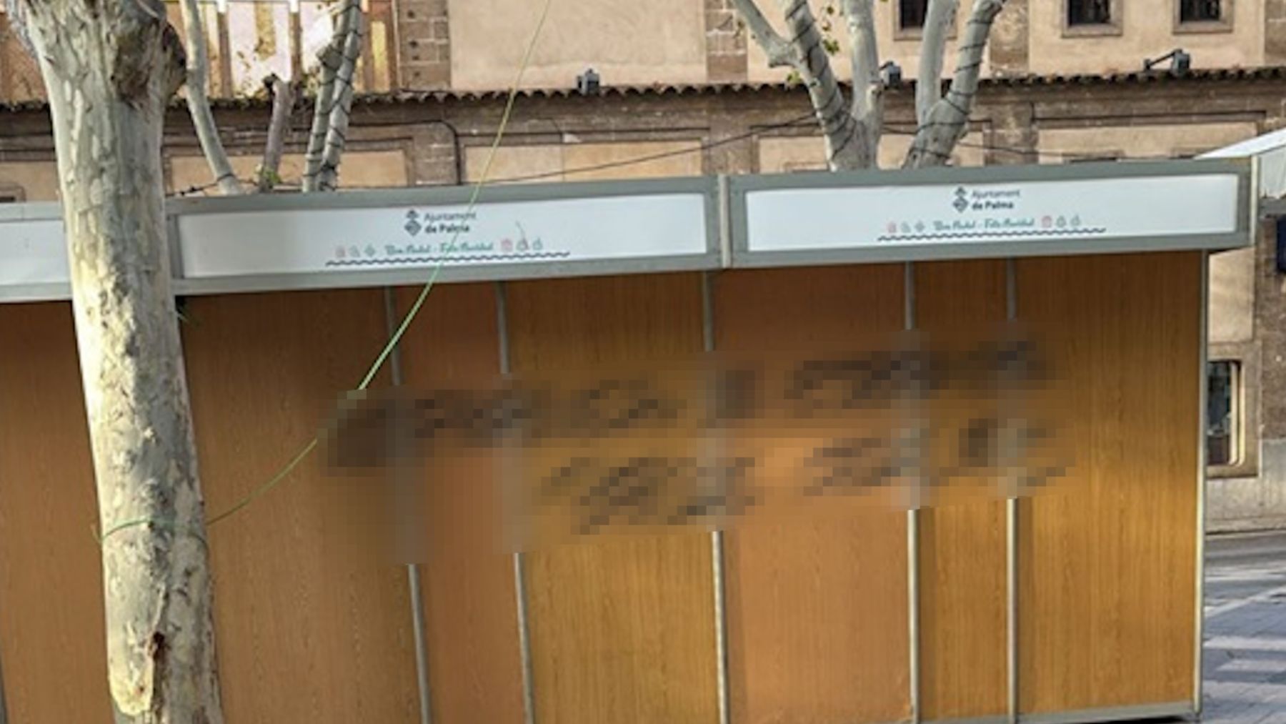 Vandalismo en plena Navidad: identificada la joven que atacó las casetas de la Rambla de Palma