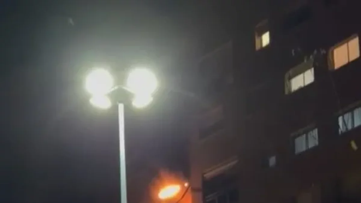 Incendio en balcón de quinto piso en Lleida sin heridos
