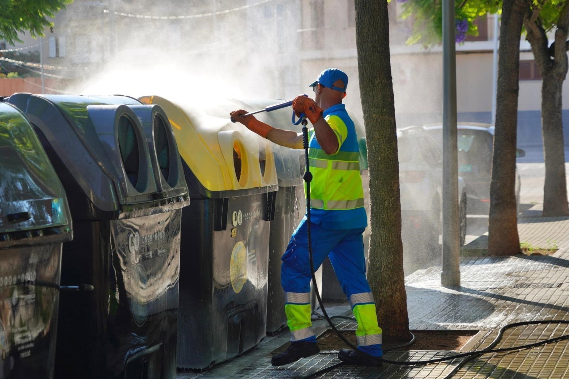 Un indigente le pega un puñetazo en la cara a una barrendera de la empresa municipal de limpieza de Palma