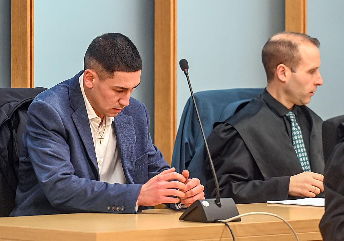 Los padres de Sergio Delgado abandonan la sala para no escuchar el perdón del acusado de matar a su hijo en Burgos
