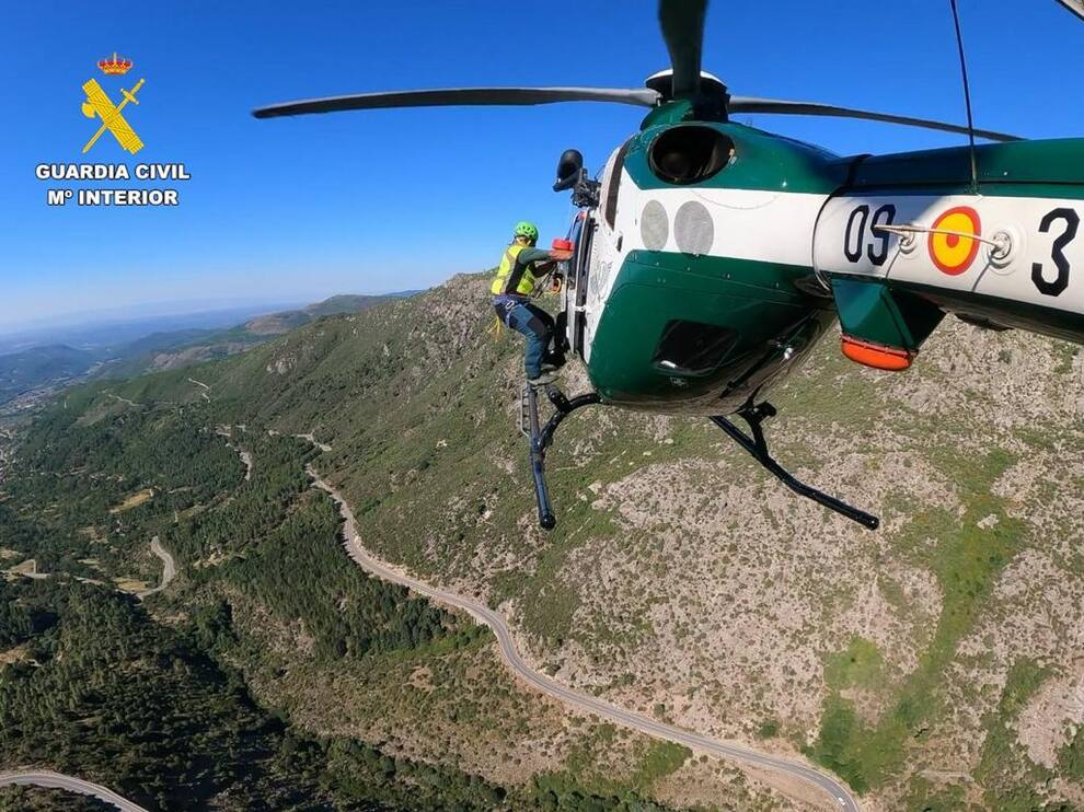 La Guardia Civil rescata con éxito a cuatro jóvenes atrapados en la ladera norte de Peñalara