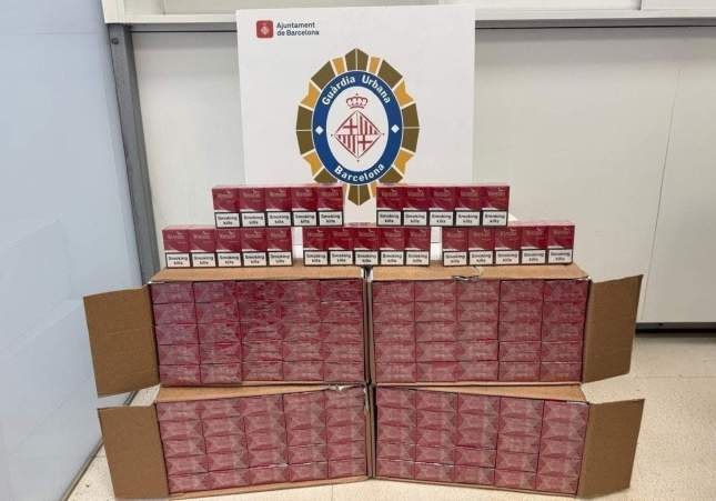 La Guardia Urbana de Barcelona investiga furgoneta cargada de tabaco abandonada por sus ocupantes