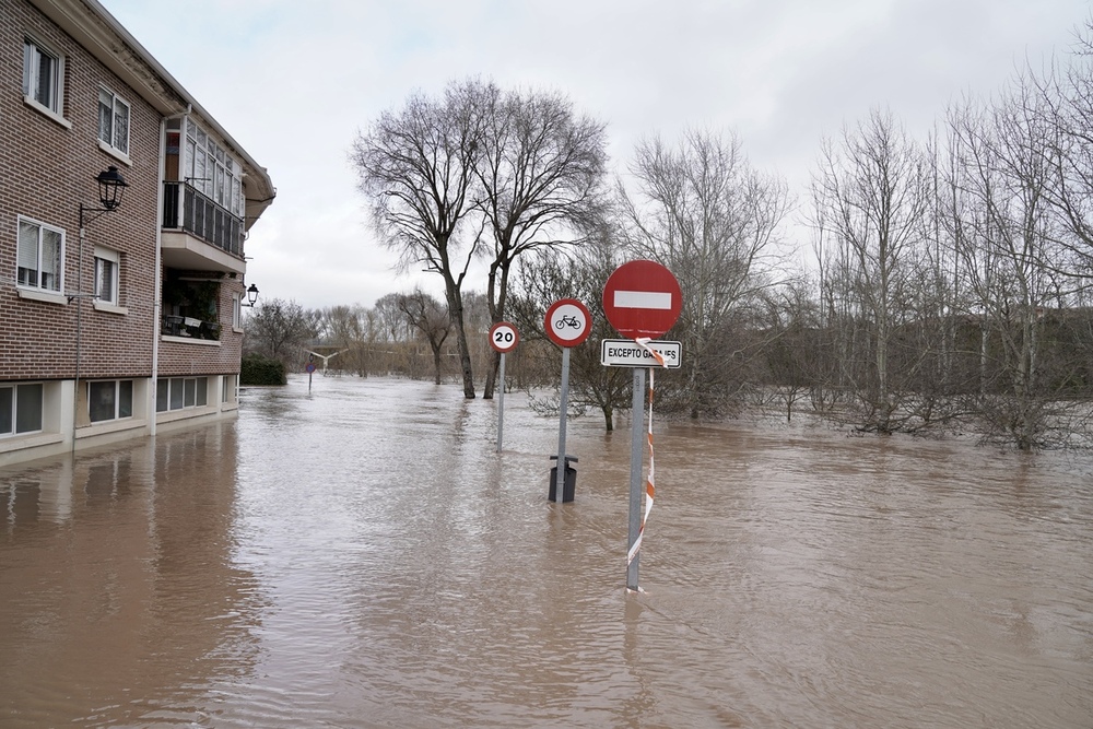 El caudal del Duero comienza a bajar, pero sigue en nivel rojo