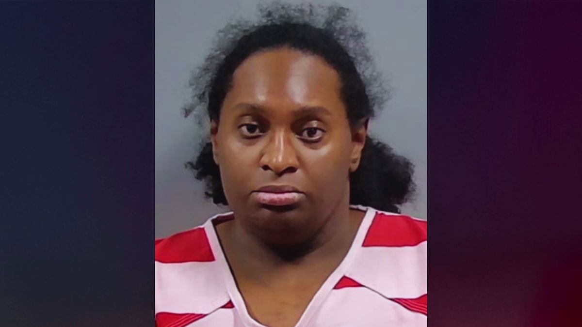 Madre arrestada tras el hallazgo del cuerpo de su hijo de 5 años en una bolsa de basura en Escambia County, Florida.