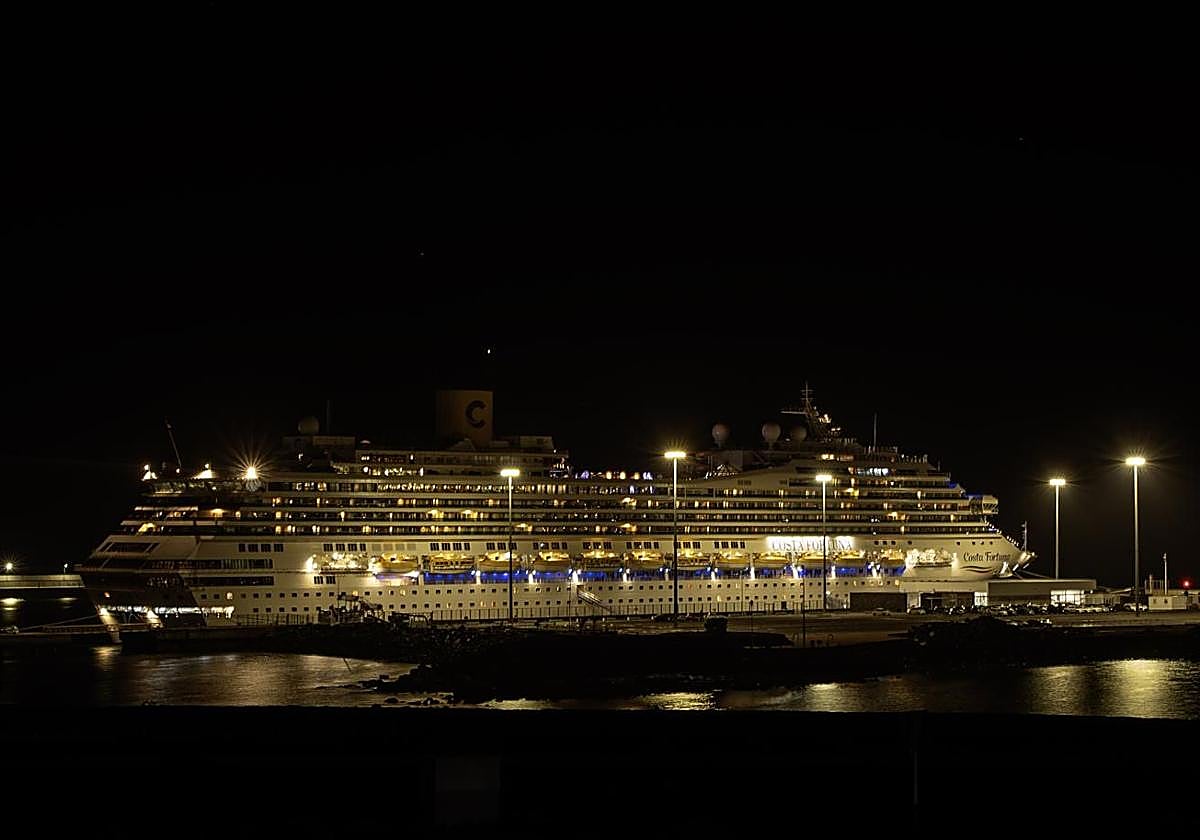 Malestar entre los pasajeros del Costa Fortuna en Lanzarote: retención sin alternativas ante supuesta avería en el crucero
