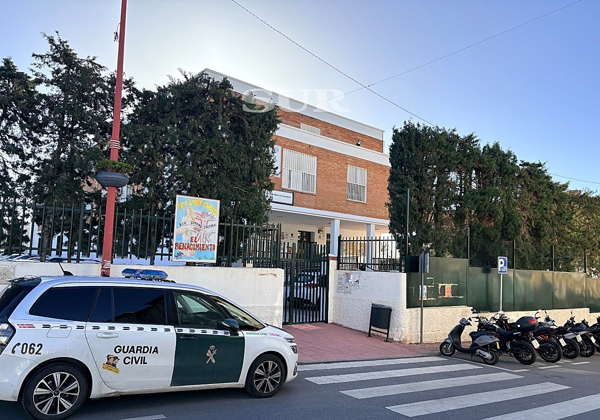 Una alumna amenaza con tirarse desde un muro del IES Jorge Guillén de Torrox