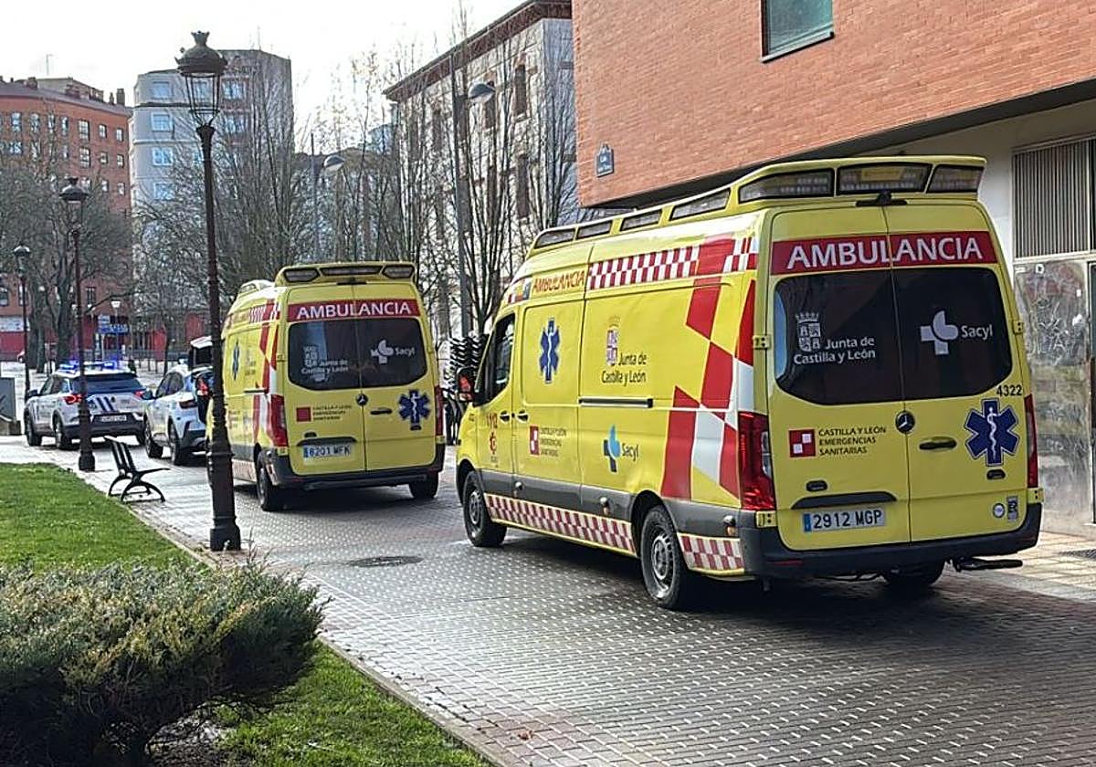 Atienden a una mujer que se hallaba semidesnuda y alterada en un parque de Burgos