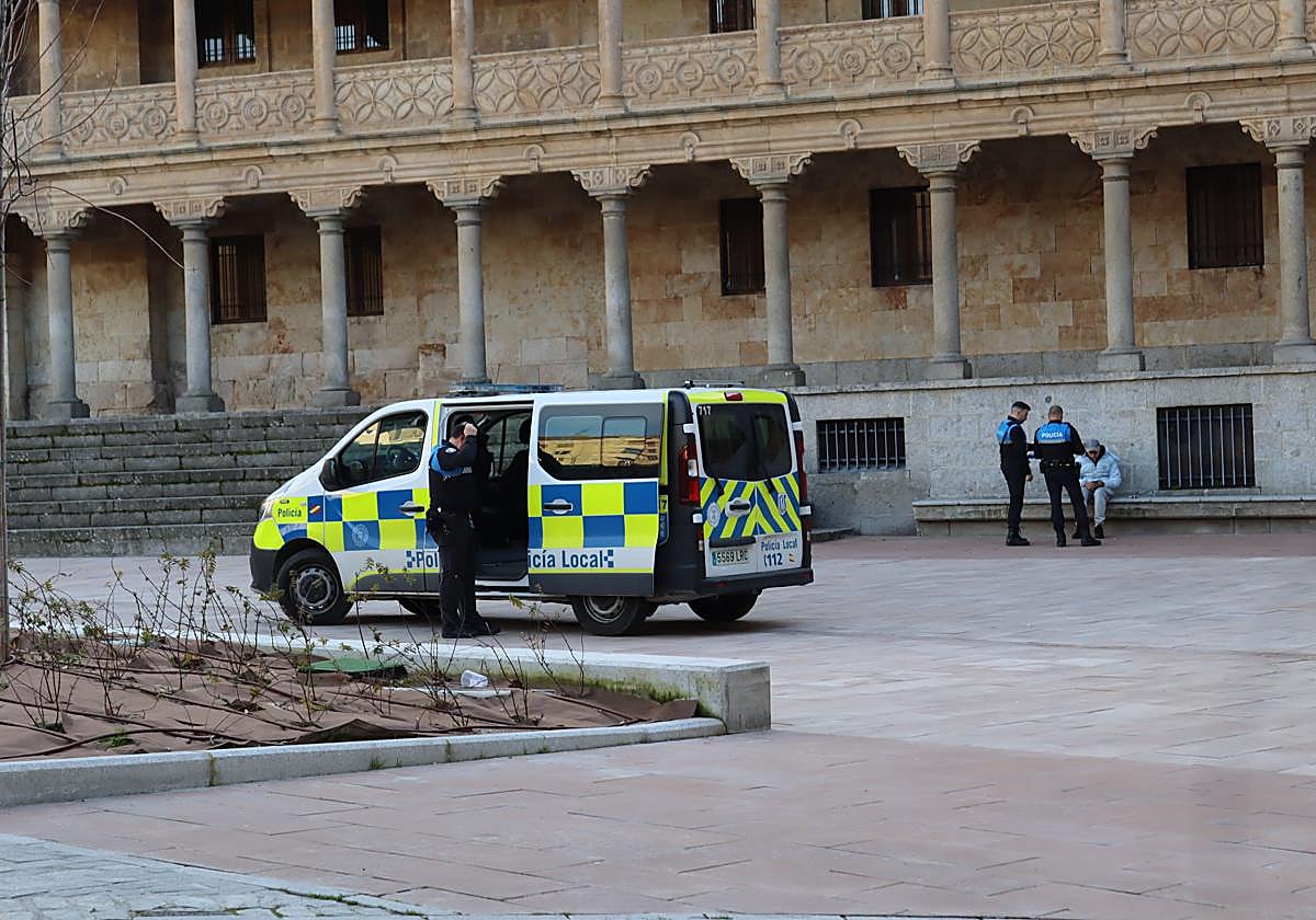 Redada de grafiteros en la plaza de San Román con un amplio despliegue policial