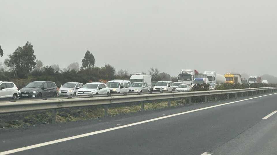 Retenciones complican el tráfico en la A-49 entre Trigueros y Niebla