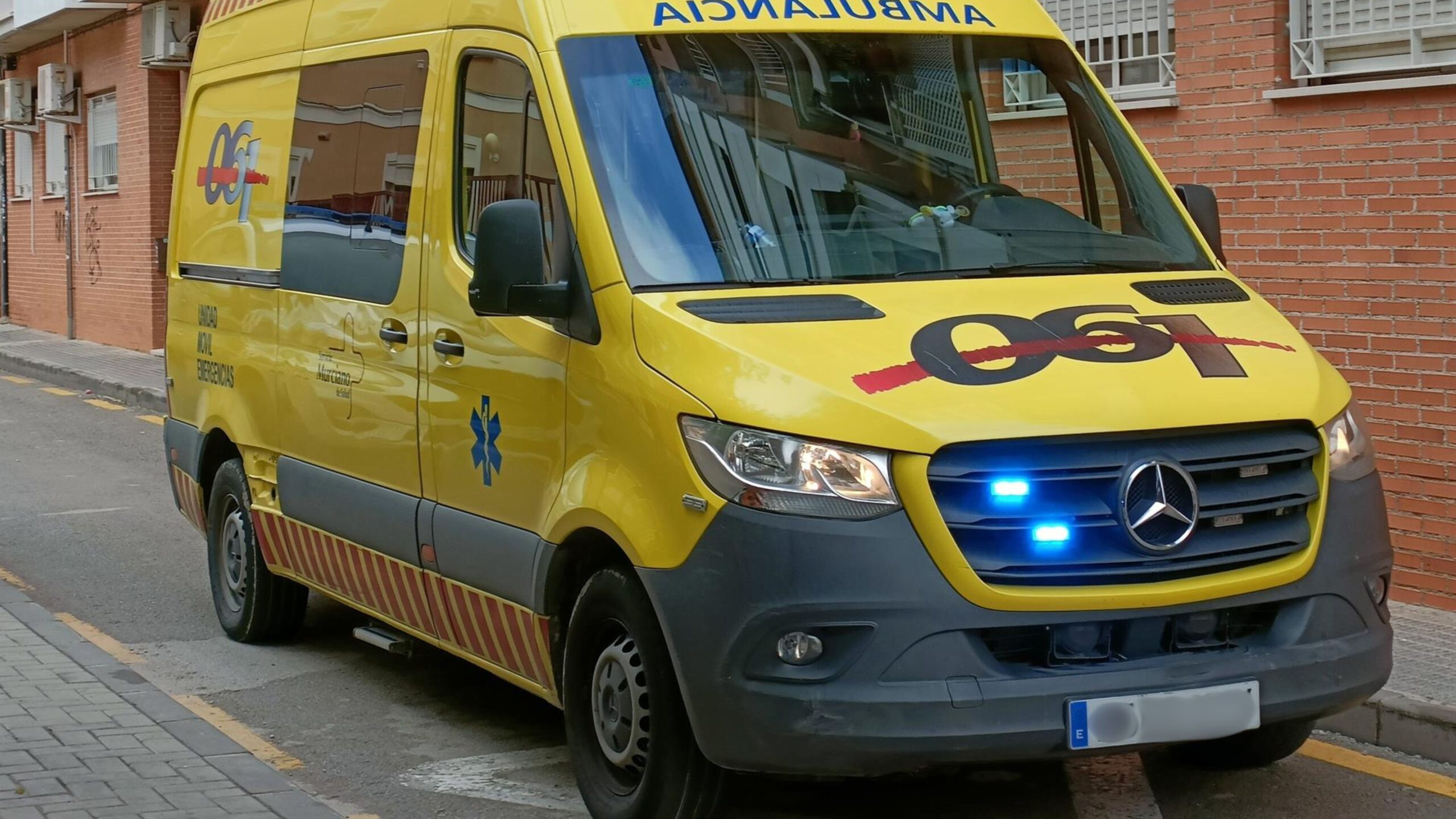 Trágico accidente en la carretera RM-303: una persona fallecida y dos heridos graves