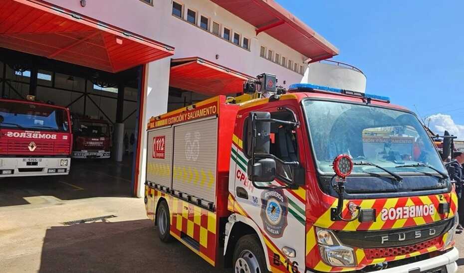 Susto en la A-49 a la altura de Villarrasa tras salir ardiendo un coche junto a la carretera