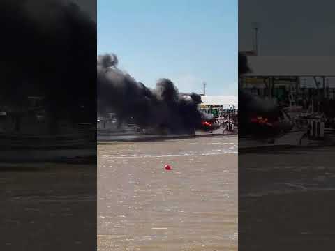 Incendio en el puerto de Isla cristina