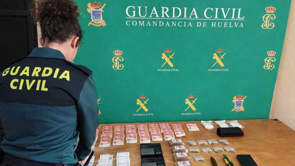 Detenido un hombre por tráfico de hachís en una vivienda de Mazagón